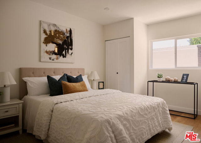 5271 Woodlake Avenue, Woodland Hills CA: https://media.crmls.org/mediaz/f4a683f0-80dc-41c8-9685-314d434d493a.jpg