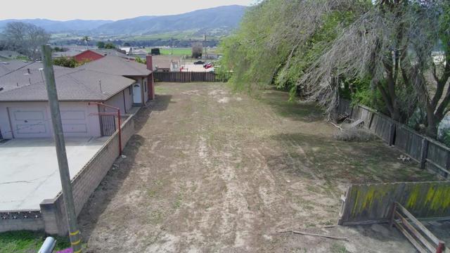 36176 Mile End Road, Soledad CA: https://media.crmls.org/mediaz/f4a75875-34ad-4ef7-95b2-33d3efca2db8.jpg
