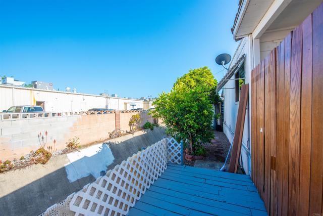 1010 Bobier Dr E, Vista CA: https://media.crmls.org/mediaz/f4a7863e-cd94-4ff5-8182-093e0fdc2b6f.jpg