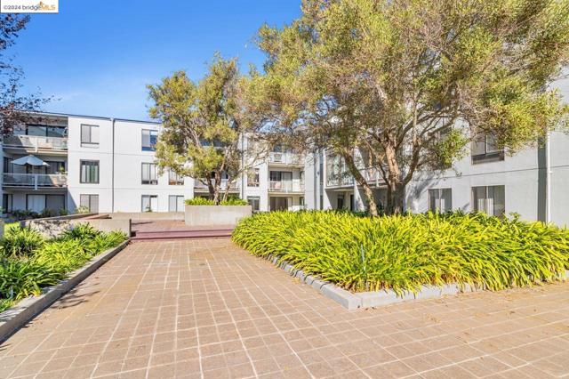 Details for 4 Commodore Dr  D430, Emeryville, CA 94608