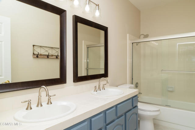 3154 Provence Place, Thousand Oaks CA: https://media.crmls.org/mediaz/f4a7fc46-a209-4e16-b4dc-9e96b320c722.jpg
