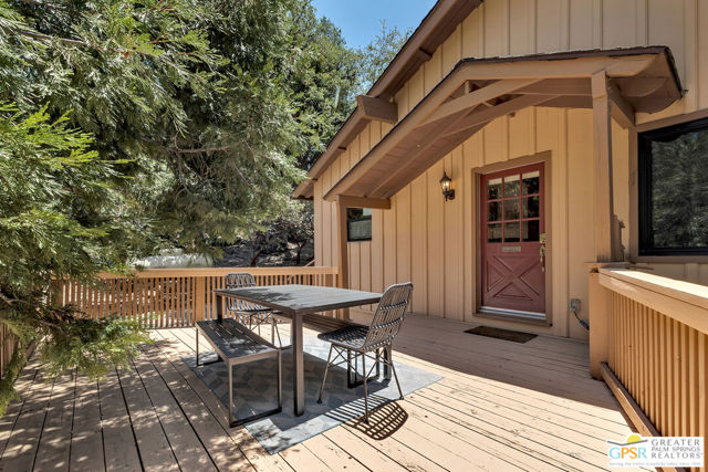 26540 Crestview Drive, Idyllwild CA: https://media.crmls.org/mediaz/f4a84d49-0bb5-4774-928d-2c987d86015c.jpg