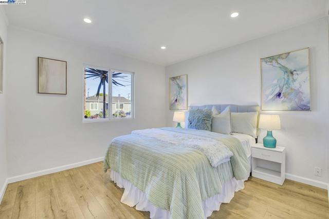 215 Isleton Ave, Oakland CA: https://media.crmls.org/mediaz/f4a85623-a382-4207-a3b3-139c469b734c.jpg