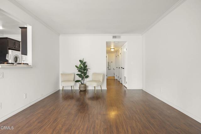 1223 Landsburn Circle, Westlake Village CA: https://media.crmls.org/mediaz/f4a8e0d9-85f1-461d-b750-d6baef832d30.jpg