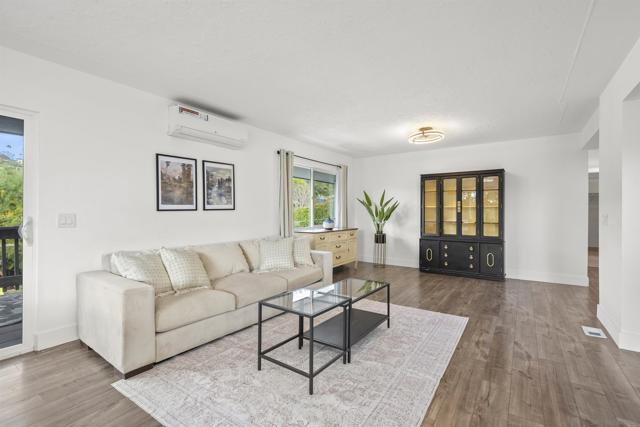 9430 Tropico Dr, La Mesa CA: https://media.crmls.org/mediaz/f4a9680b-fc4a-4fec-890d-a31d61c54423.jpg