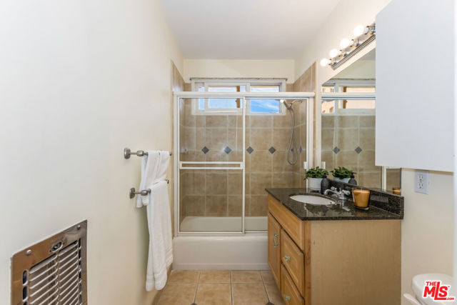 1922 Tamarind Avenue, Los Angeles, California 90068, 2 Bedrooms Bedrooms, ,1 BathroomBathrooms,Condominium,For Sale,Tamarind,24403655