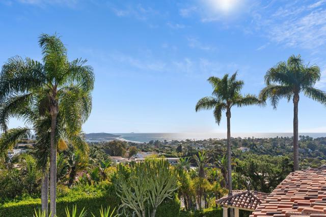 6692 La Jolla Scenic Dr S, La Jolla CA: https://media.crmls.org/mediaz/f4aa908c-d3b9-4d7b-877e-678a47d5c03d.jpg
