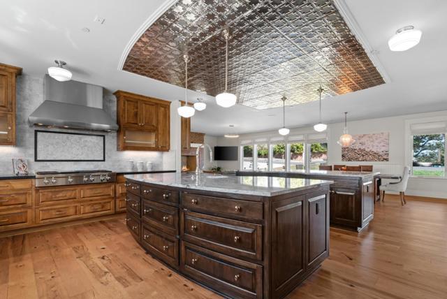 40 S Circle Drive, Santa Cruz CA: https://media.crmls.org/mediaz/f4aa9d1b-115a-42a3-b4c4-1b20534171e3.jpg