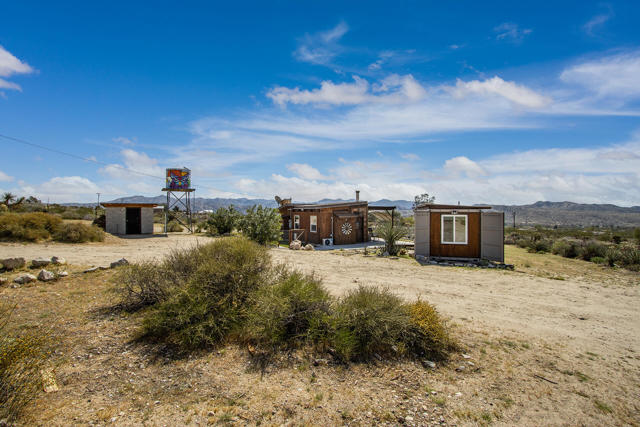 9223 N Star Trail, Morongo Valley CA: https://media.crmls.org/mediaz/f4aae0e0-bf3a-40f3-84ac-7ae6cc44529e.jpg