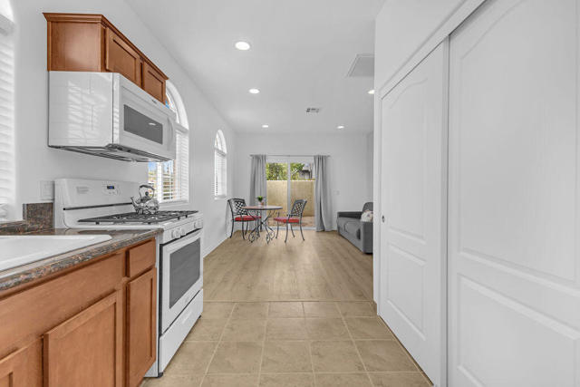 12622 Miracle Hill Road, Desert Hot Springs CA: https://media.crmls.org/mediaz/f4ab1243-a55b-44f6-b55c-39b817692279.jpg