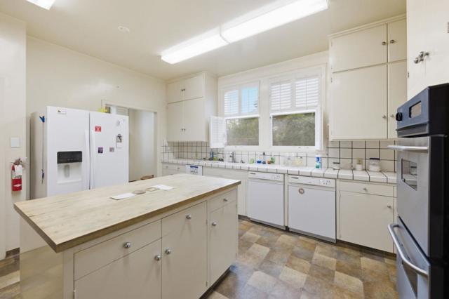 3900 Balboa Street, San Francisco CA: https://media.crmls.org/mediaz/f4aba72d-9f8c-4c11-91f4-7e971c21f03c.jpg