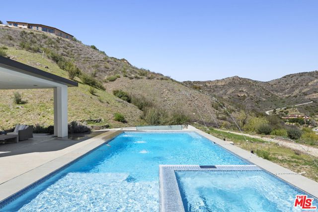 31830 Lobo Canyon, Agoura Hills CA: https://media.crmls.org/mediaz/f4ac0c27-48bc-41d8-a90b-22dfc23883ed.jpg