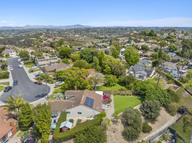602 HOLLYRIDGE DRIVE, Encinitas CA: https://media.crmls.org/mediaz/f4ac52d1-9dda-49be-a859-a1d8b8327093.jpg