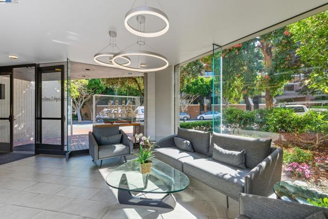 156 Lombard St, San Francisco CA: https://media.crmls.org/mediaz/f4acb63e-43e2-4a5d-be29-0940659a6eeb.jpg