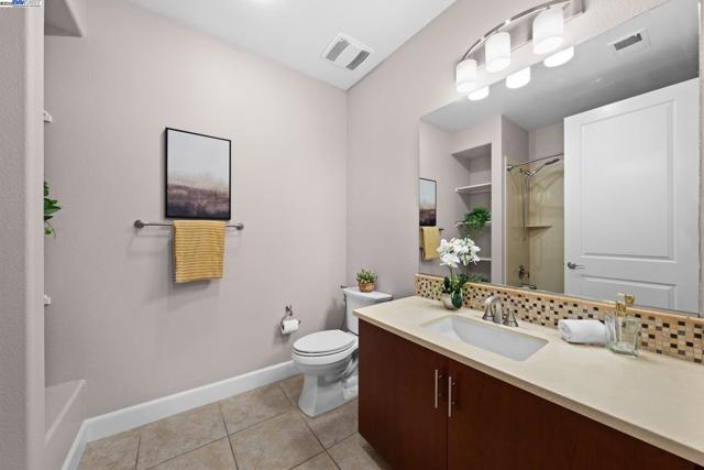 5223 S Esprit Loop, Dublin CA: https://media.crmls.org/mediaz/f4ad4971-0422-47b9-97fe-ce20ed01b8c1.jpg