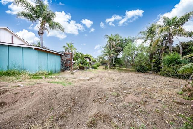 890 Capri Rd, Encinitas CA: https://media.crmls.org/mediaz/f4ad565d-ea5f-460c-bbb1-edd8f7b0f043.jpg