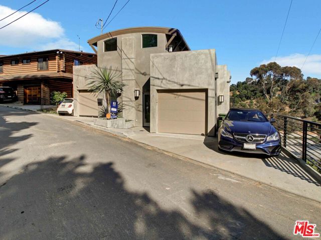 2612 Corralitas, Los Angeles CA: https://media.crmls.org/mediaz/f4ad9daa-94fb-4e67-a306-736150f8471d.jpg