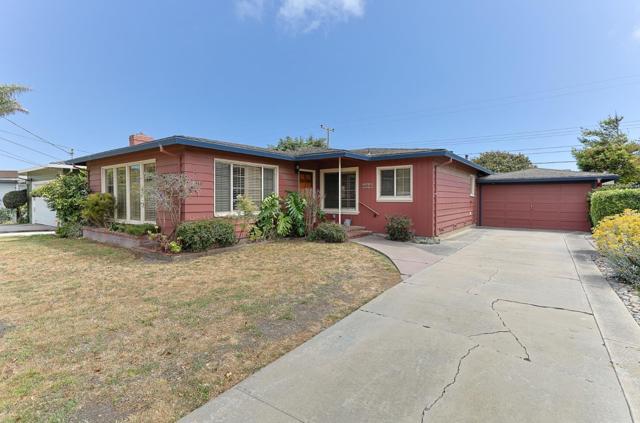 40 San Pedro Street, Salinas CA: https://media.crmls.org/mediaz/f4adbfe6-2d3e-4282-88b0-f6d7bff7e02c.jpg