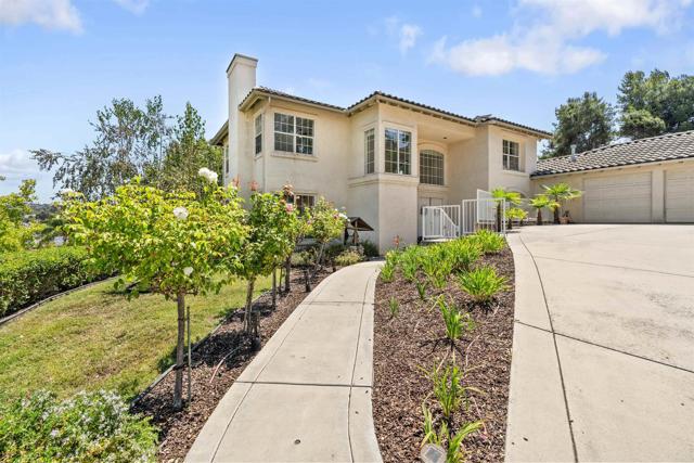 Detail Gallery Image 2 of 67 For 1957 Cresthaven Dr, Vista,  CA 92084 - 4 Beds | 3 Baths