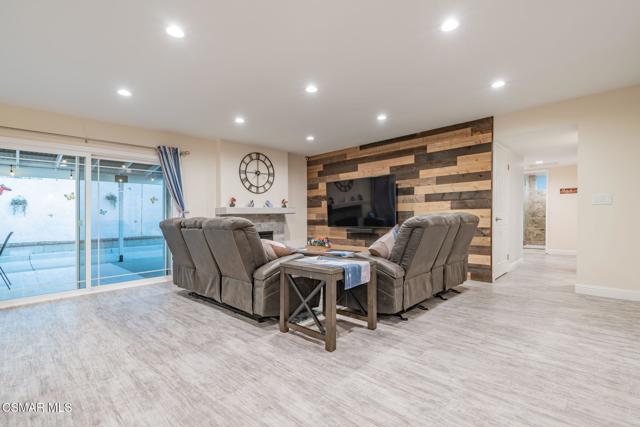 2760 Royal Avenue, Simi Valley CA: https://media.crmls.org/mediaz/f4b0b961-74ba-4d8f-a72c-bcf27fcd4cd8.jpg