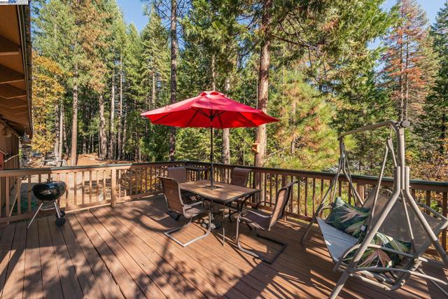 851 Mountain Aire Lane, Trinity Center CA: https://media.crmls.org/mediaz/f4b0c550-13f2-4fb4-8035-9e279579df30.jpg