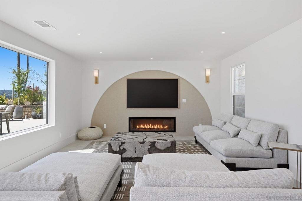 3080 Lloyd - photo 11