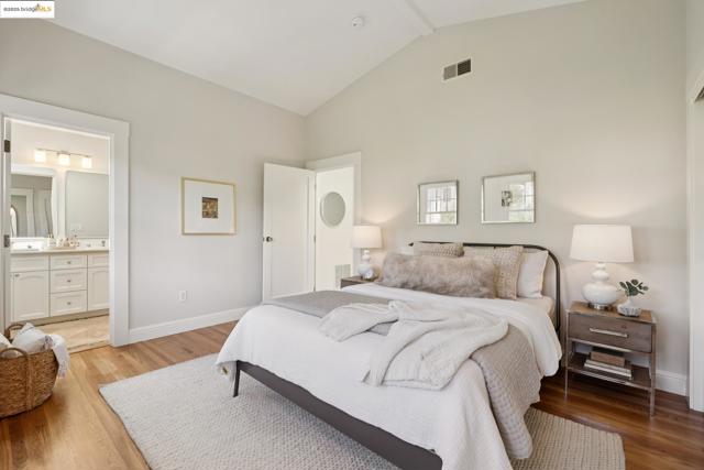 1071 Harvard Rd, Piedmont CA: https://media.crmls.org/mediaz/f4b0ede1-5c9d-41d2-a355-e361ea8ab8df.jpg
