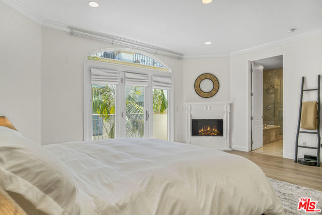 11974 Mayfield Avenue, Los Angeles CA: https://media.crmls.org/mediaz/f4b118f5-54c3-48b9-8151-beff6c7f3d2f.jpg