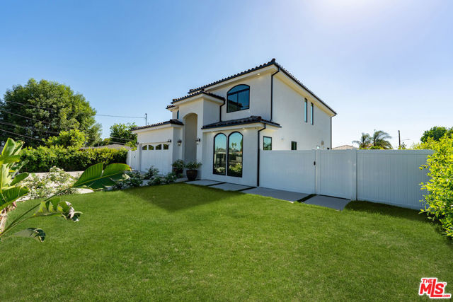 8065 Lloyd Avenue, North Hollywood CA: https://media.crmls.org/mediaz/f4b1243d-ef2f-46fe-be0d-6c375e4cec0a.jpg