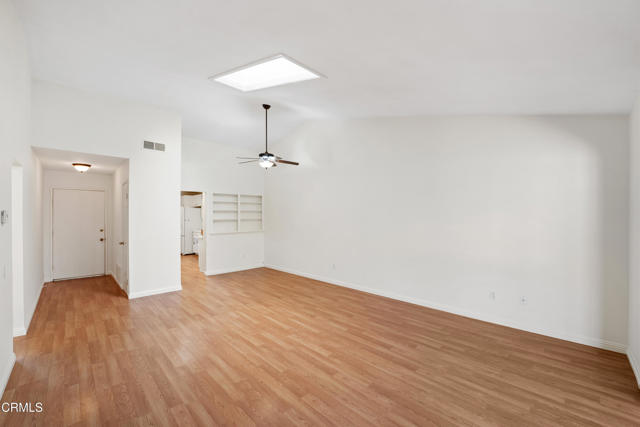 11225 Village 11, Camarillo CA: https://media.crmls.org/mediaz/f4b24240-0798-4faa-b7df-5a76ae8041db.jpg
