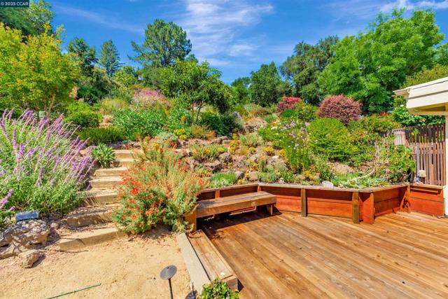 23 El Verano, Orinda CA: https://media.crmls.org/mediaz/f4b26560-c9c1-4fd3-9ba1-5edff30bcf3b.jpg