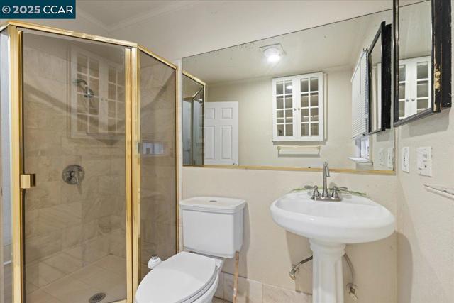 3220 Champion St, Oakland CA: https://media.crmls.org/mediaz/f4b28f88-ccc5-46d4-b1ae-a64b15825262.jpg