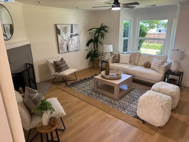 373 Pantano Circle, Pacheco CA: https://media.crmls.org/mediaz/f4b29a9c-98d1-4f2b-926c-6e4a8eed8899.jpg