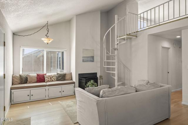 Detail Gallery Image 5 of 44 For 5125 Wooley Rd #5,  Oxnard,  CA 93035 - 2 Beds | 2 Baths