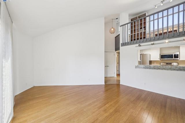 5400 Mountain Blvd, Oakland CA: https://media.crmls.org/mediaz/f4b3de79-163e-44cb-a235-aafb4844a4fa.jpg