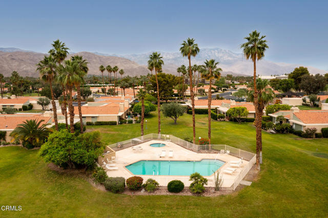 72460 Rodeo Way, Rancho Mirage CA: https://media.crmls.org/mediaz/f4b3eea8-a708-4f7a-919d-67fa7f4c3405.jpg