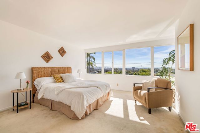 810 Franklin Street, Santa Monica CA: https://media.crmls.org/mediaz/f4b431b8-fcca-4178-b1f8-9188710b1522.jpg