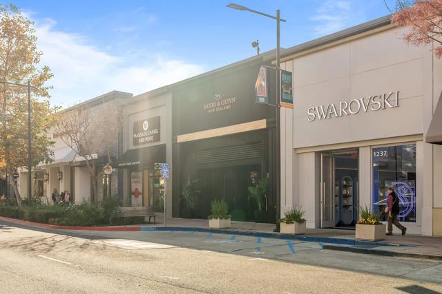 2660 Ross Place, Walnut Creek CA: https://media.crmls.org/mediaz/f4b44586-4f43-428d-99b3-29e462ea284e.jpg