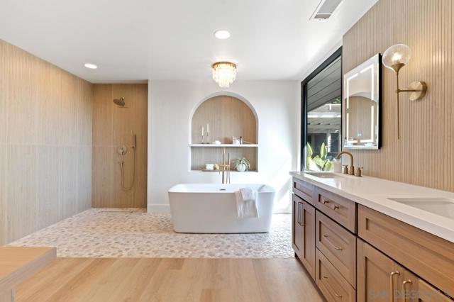 4911 Beaumont Dr, La Mesa CA: https://media.crmls.org/mediaz/f4b459fd-93fa-4d3d-b499-75eb0aa939ae.jpg