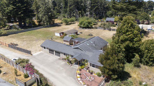 18900 Porterfield Lane, Fort Bragg CA: https://media.crmls.org/mediaz/f4b45d9e-ade5-4f9f-a6a2-d2d3aa87f632.jpg