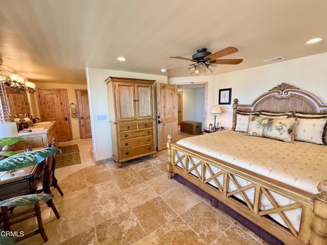 268 Sunset Drive, Oxnard CA: https://media.crmls.org/mediaz/f4b4b266-4537-4356-b877-950ac65ea5d4.jpg