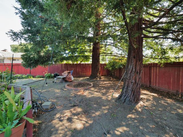 1105 Sanchez Way, Redwood City CA: https://media.crmls.org/mediaz/f4b4b7f8-a38d-4102-9c91-a8390bb0205f.jpg