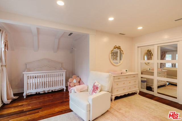 3819 Vista Linda Drive, Encino CA: https://media.crmls.org/mediaz/f4b4b8c8-4918-4e7e-b67a-334dae549eb8.jpg