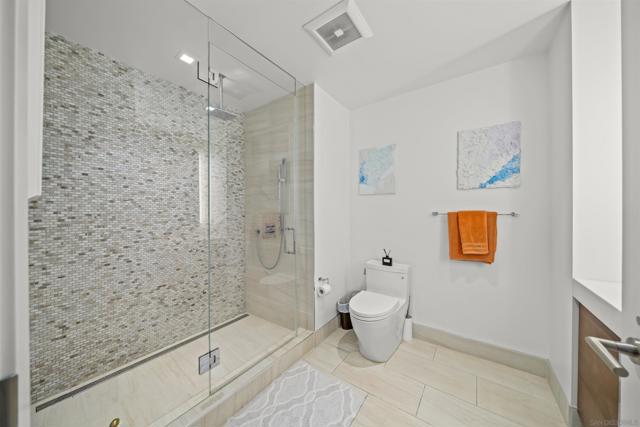 888 W E St, San Diego CA: https://media.crmls.org/mediaz/f4b4ea69-cb88-4dc3-9c17-7231711a8bb6.jpg
