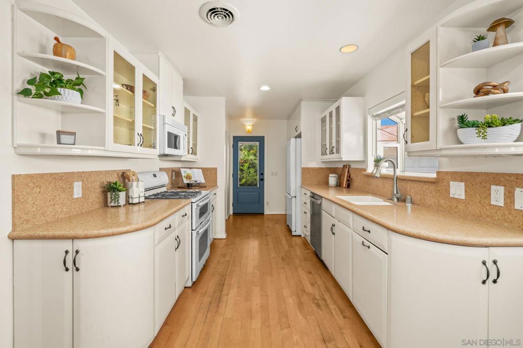 4740 Altadena - photo 15