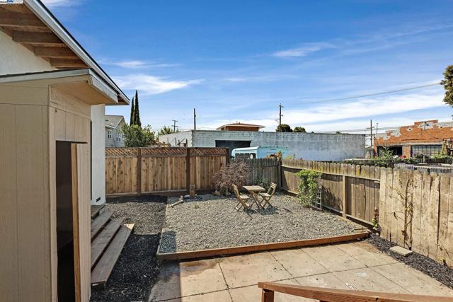 2708 60th Avenue, Oakland CA: https://media.crmls.org/mediaz/f4b546d6-2385-4e27-9a44-7a7d9ff6ad2d.jpg