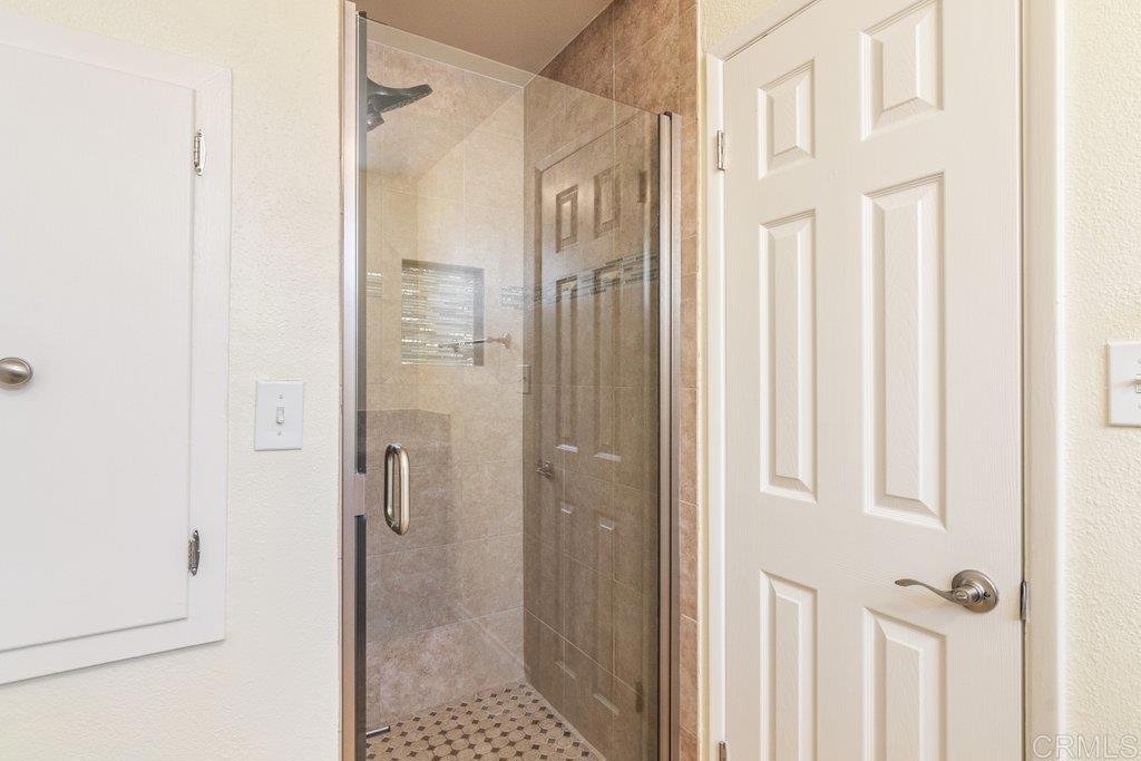 https://media.crmls.org/mediaz/f4b55d95-fe69-4434-8e89-59e4699c59b0.jpg?preset=X-Large