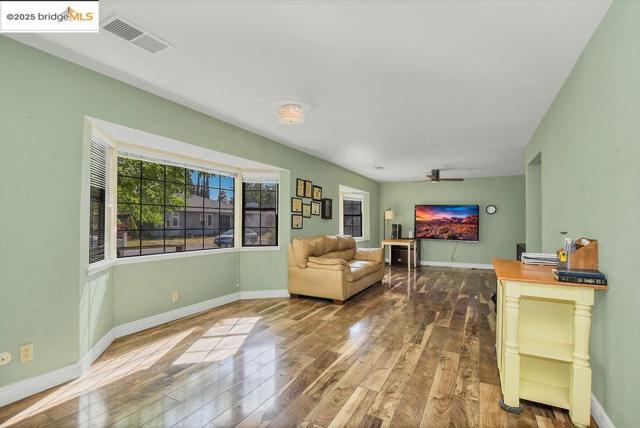 5071 Bonwell Drive, Concord CA: https://media.crmls.org/mediaz/f4b60d75-2540-4602-82c2-eb2562aec37e.jpg