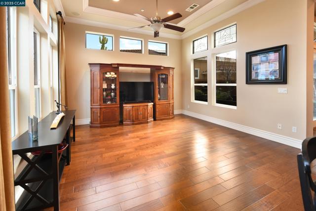 1759 Latour Ave, Brentwood CA: https://media.crmls.org/mediaz/f4b65510-1bbe-4fd4-b386-0e554795d54d.jpg