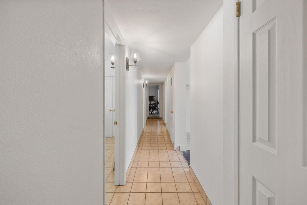 https://media.crmls.org/mediaz/f4b69434-15d7-49eb-9326-904f7f9c2a56.jpg?preset=X-Large
